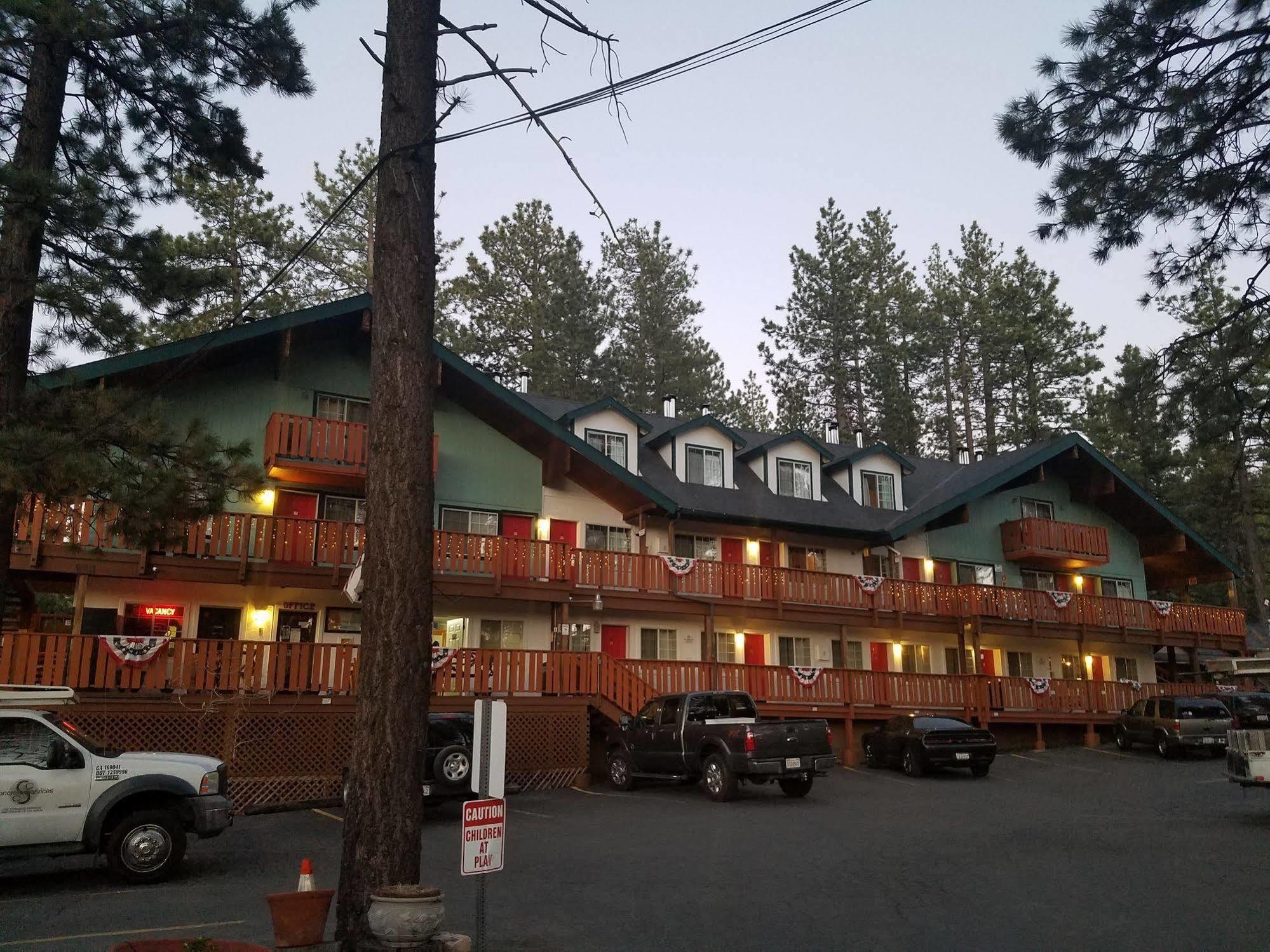 Honey Bear Lodge & Cabins Биг Беър Лейк Екстериор снимка