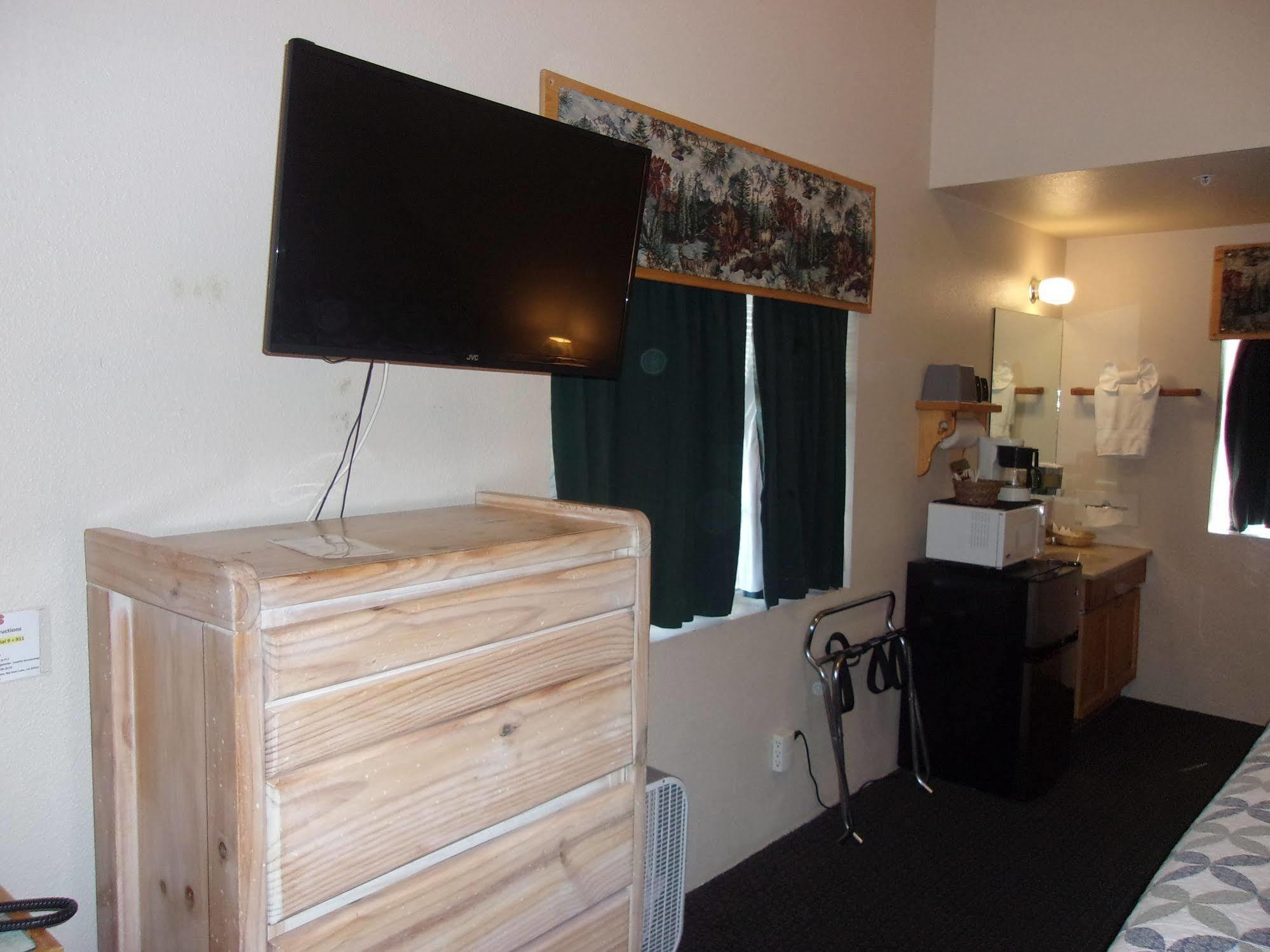 Honey Bear Lodge & Cabins Биг Беър Лейк Екстериор снимка